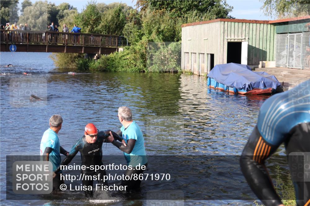 31.08.2025 - Elbe Triathlon Hamburg Luisa Fischer http://msf.ph/oto/8671970 31.08.2025 08:33:37 Schwimmen 195, 198 meine-sportfotos.de