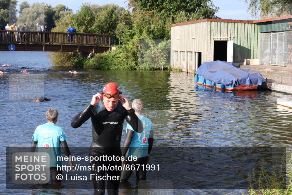 31.08.2025 - Elbe Triathlon Hamburg Luisa Fischer http://msf.ph/oto/8671991 31.08.2025 08:33:39 Schwimmen 195, 198 meine-sportfotos.de