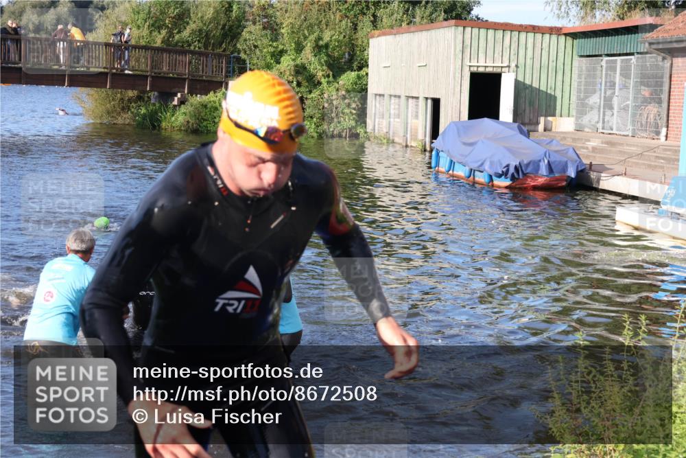 31.08.2025 - Elbe Triathlon Hamburg Luisa Fischer http://msf.ph/oto/8672508 31.08.2025 08:36:58 Schwimmen 165, 170, 353, 355 meine-sportfotos.de