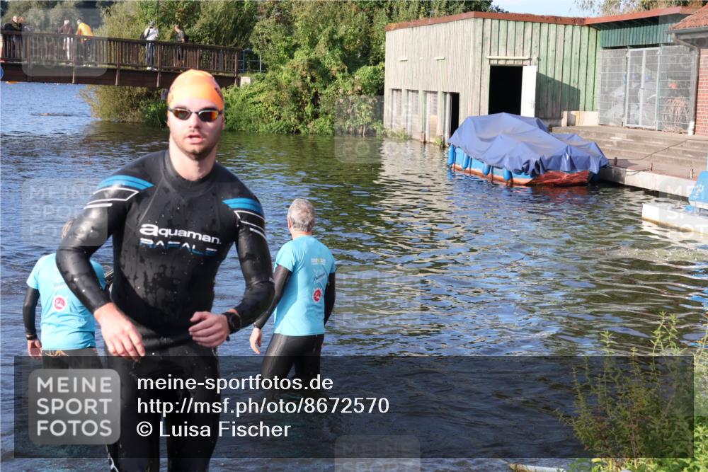 31.08.2025 - Elbe Triathlon Hamburg Luisa Fischer http://msf.ph/oto/8672570 31.08.2025 08:37:05 Schwimmen 165, 170, 221, 355 meine-sportfotos.de