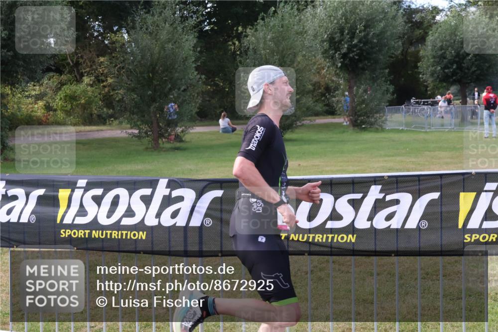 31.08.2025 - Elbe Triathlon Hamburg Luisa Fischer http://msf.ph/oto/8672925 31.08.2025 10:05:46 Laufen  meine-sportfotos.de