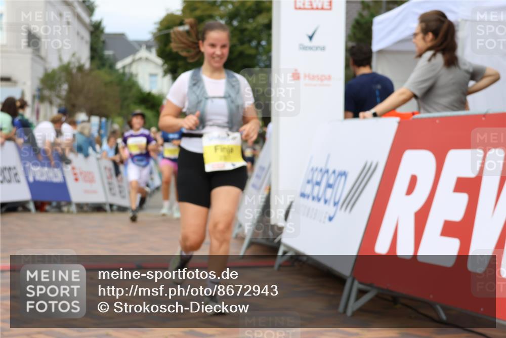 31.08.2025 - 21. Blankeneser Heldenlauf Strokosch-Dieckow http://msf.ph/oto/8672943 31.08.2025 10:31:15 Ziel 2437, 2324, 2147, 2121, 2307, 2399, 2103 meine-sportfotos.de