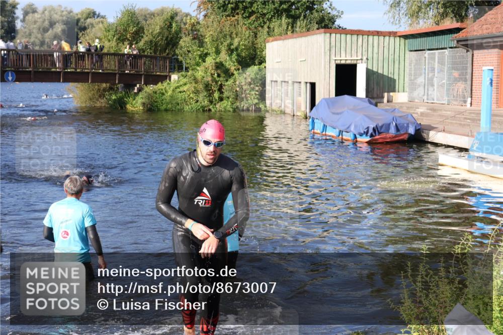 31.08.2025 - Elbe Triathlon Hamburg Luisa Fischer http://msf.ph/oto/8673007 31.08.2025 08:40:43 Schwimmen 380 meine-sportfotos.de