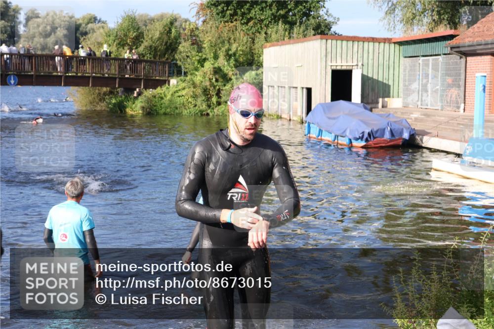 31.08.2025 - Elbe Triathlon Hamburg Luisa Fischer http://msf.ph/oto/8673015 31.08.2025 08:40:43 Schwimmen 380 meine-sportfotos.de