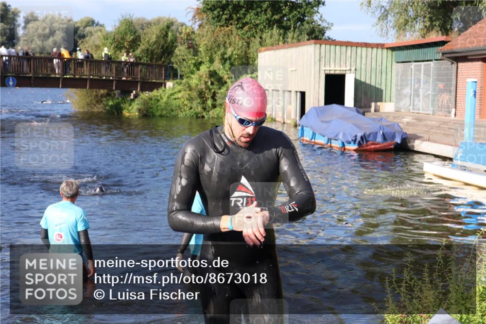 31.08.2025 - Elbe Triathlon Hamburg Luisa Fischer http://msf.ph/oto/8673018 31.08.2025 08:40:44 Schwimmen 380 meine-sportfotos.de