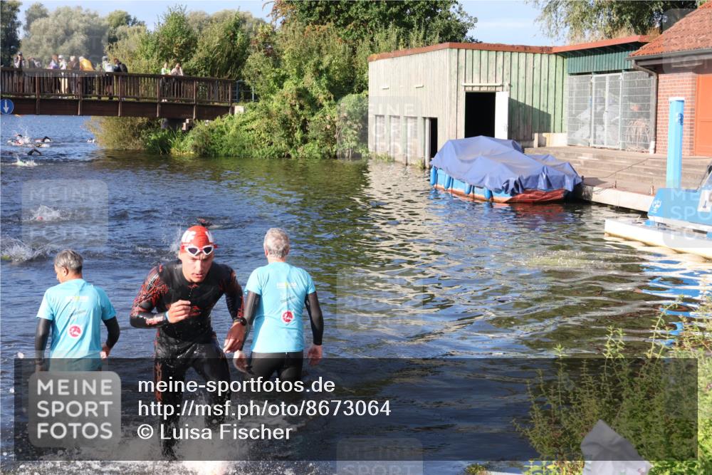 31.08.2025 - Elbe Triathlon Hamburg Luisa Fischer http://msf.ph/oto/8673064 31.08.2025 08:41:25 Schwimmen 382 meine-sportfotos.de