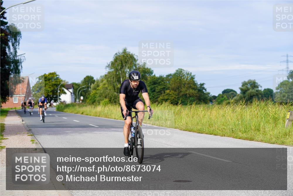 31.08.2025 - Elbe Triathlon Hamburg Michael Burmester http://msf.ph/oto/8673074 31.08.2025 10:10:19 Radfahren 459, 590, 652, 716, 910 meine-sportfotos.de
