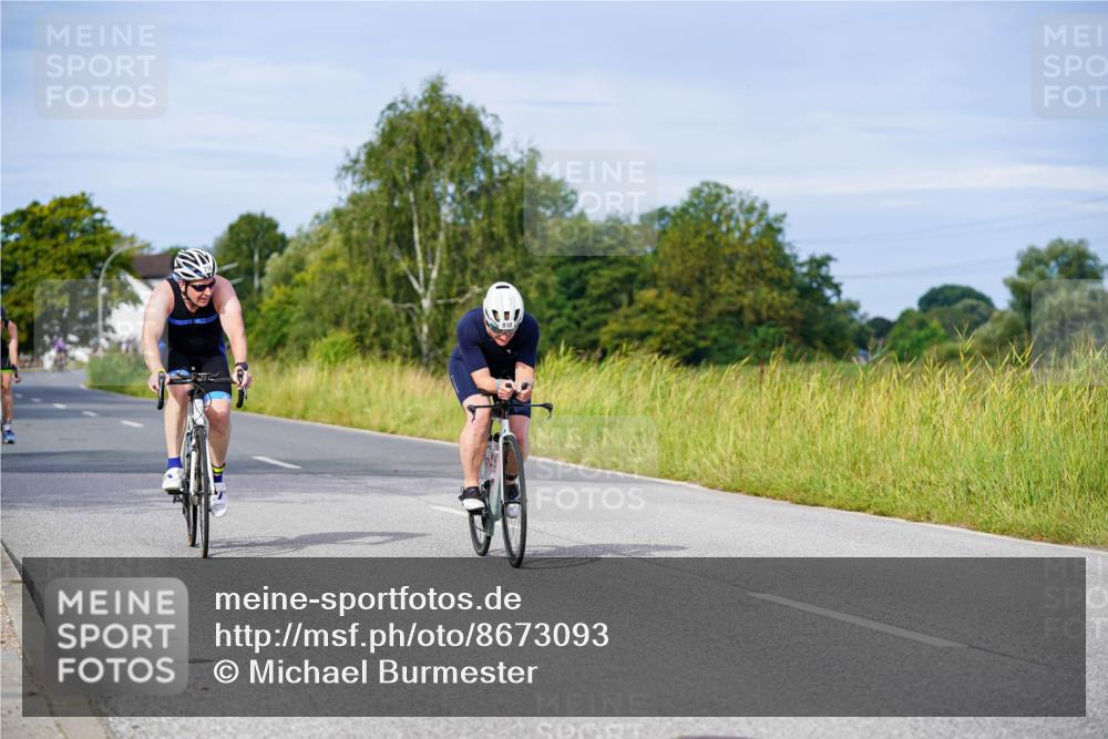 31.08.2025 - Elbe Triathlon Hamburg Michael Burmester http://msf.ph/oto/8673093 31.08.2025 10:10:24 Radfahren 590, 631, 680, 715, 716, 809, 910 meine-sportfotos.de