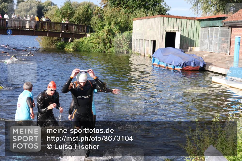 31.08.2025 - Elbe Triathlon Hamburg Luisa Fischer http://msf.ph/oto/8673104 31.08.2025 08:41:43 Schwimmen 332, 340 meine-sportfotos.de