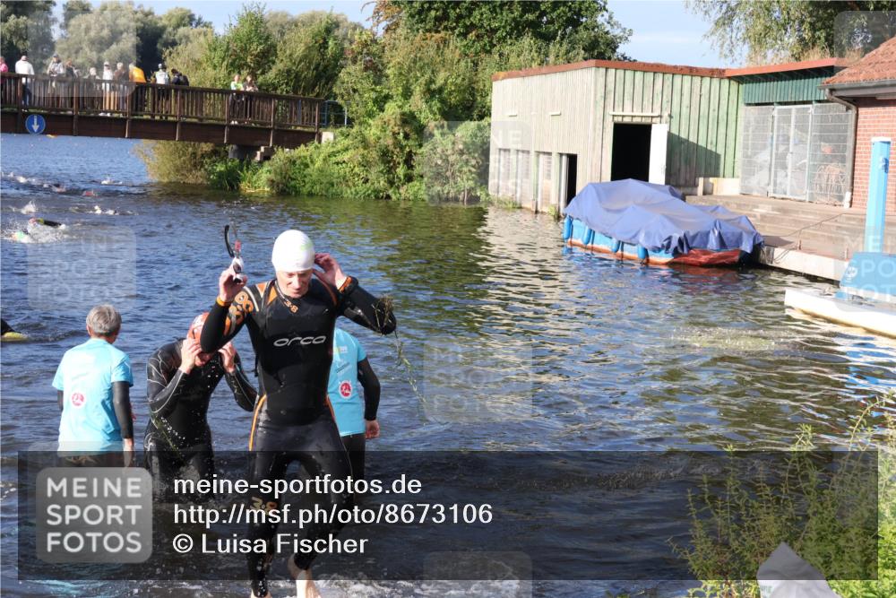 31.08.2025 - Elbe Triathlon Hamburg Luisa Fischer http://msf.ph/oto/8673106 31.08.2025 08:41:43 Schwimmen 332, 340 meine-sportfotos.de
