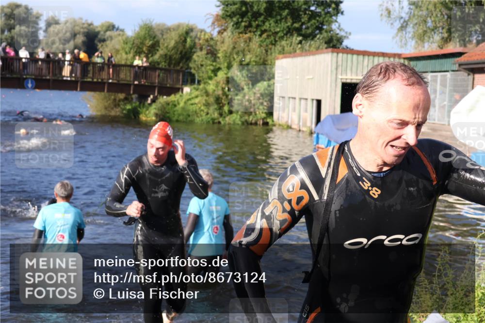 31.08.2025 - Elbe Triathlon Hamburg Luisa Fischer http://msf.ph/oto/8673124 31.08.2025 08:41:46 Schwimmen 325, 332, 340 meine-sportfotos.de