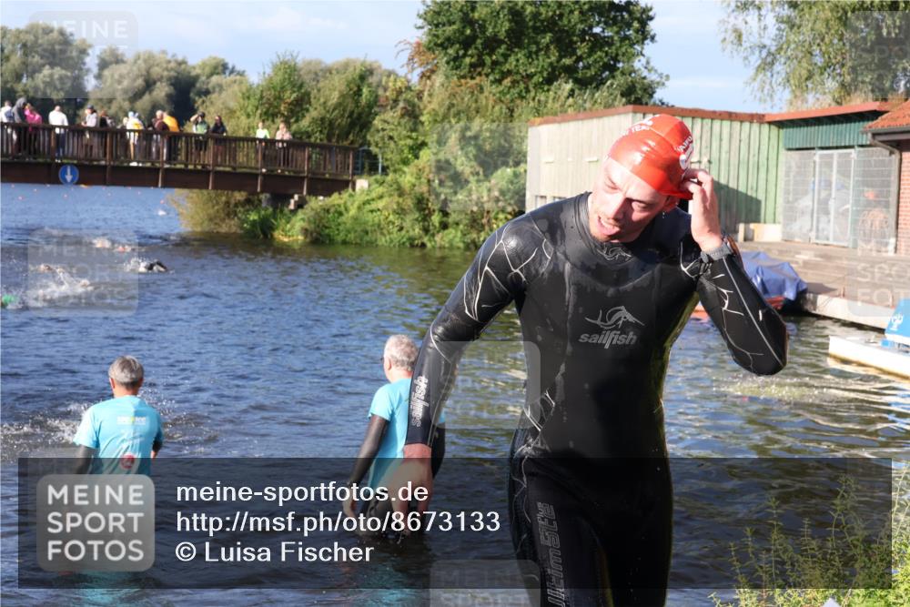 31.08.2025 - Elbe Triathlon Hamburg Luisa Fischer http://msf.ph/oto/8673133 31.08.2025 08:41:47 Schwimmen 325, 332, 340 meine-sportfotos.de