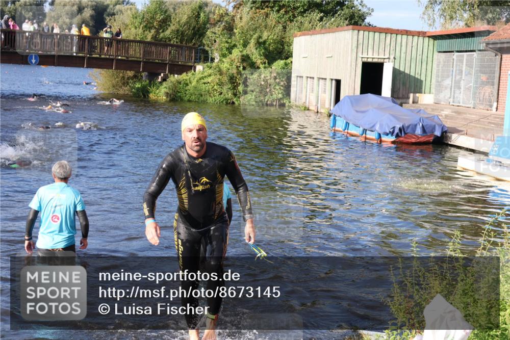 31.08.2025 - Elbe Triathlon Hamburg Luisa Fischer http://msf.ph/oto/8673145 31.08.2025 08:41:55 Schwimmen 325 meine-sportfotos.de