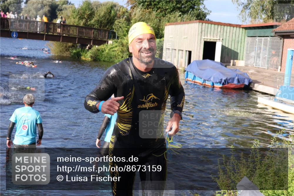 31.08.2025 - Elbe Triathlon Hamburg Luisa Fischer http://msf.ph/oto/8673159 31.08.2025 08:41:57 Schwimmen 325 meine-sportfotos.de