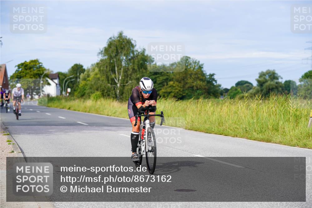 31.08.2025 - Elbe Triathlon Hamburg Michael Burmester http://msf.ph/oto/8673162 31.08.2025 10:10:34 Radfahren 558, 631, 678, 829, 929 meine-sportfotos.de