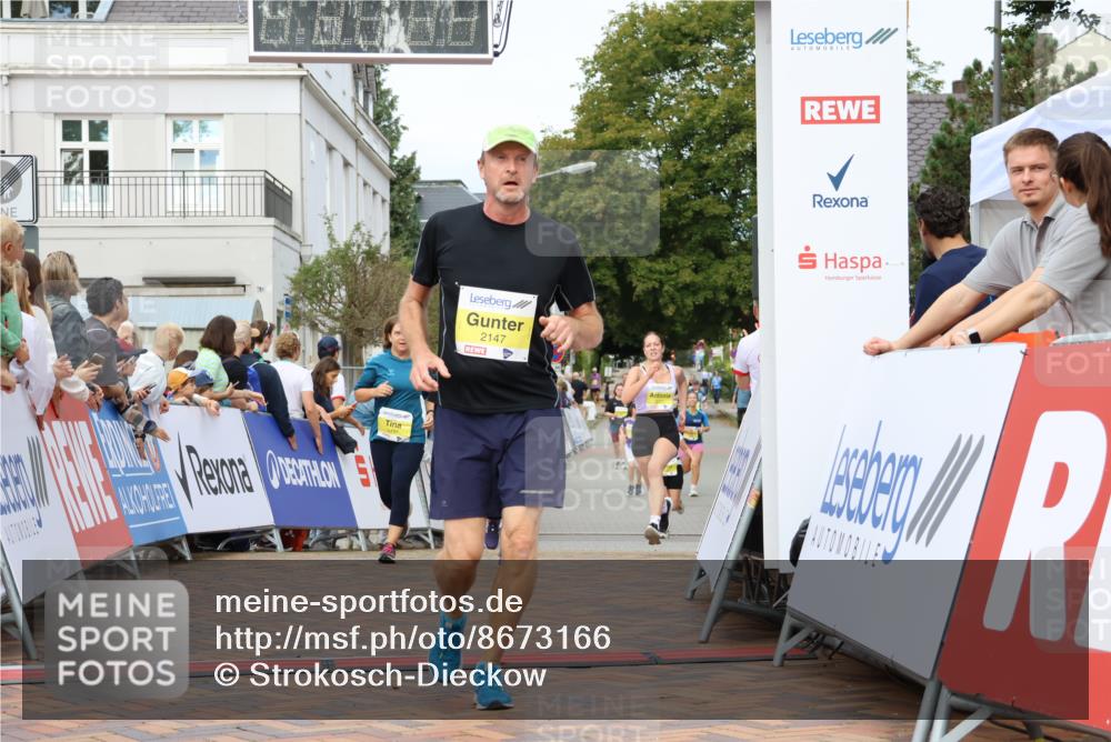 31.08.2025 - 21. Blankeneser Heldenlauf Strokosch-Dieckow http://msf.ph/oto/8673166 31.08.2025 10:31:08 Ziel 2209, 2437, 2324, 2147, 2121, 2018 meine-sportfotos.de