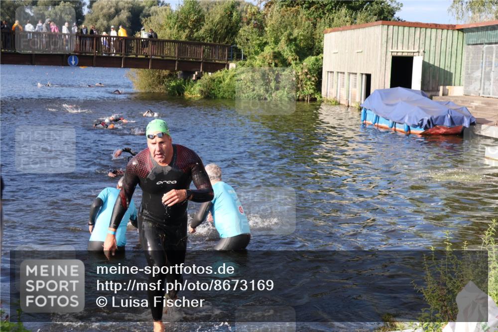 31.08.2025 - Elbe Triathlon Hamburg Luisa Fischer http://msf.ph/oto/8673169 31.08.2025 08:42:09 Schwimmen 300, 343, 364 meine-sportfotos.de