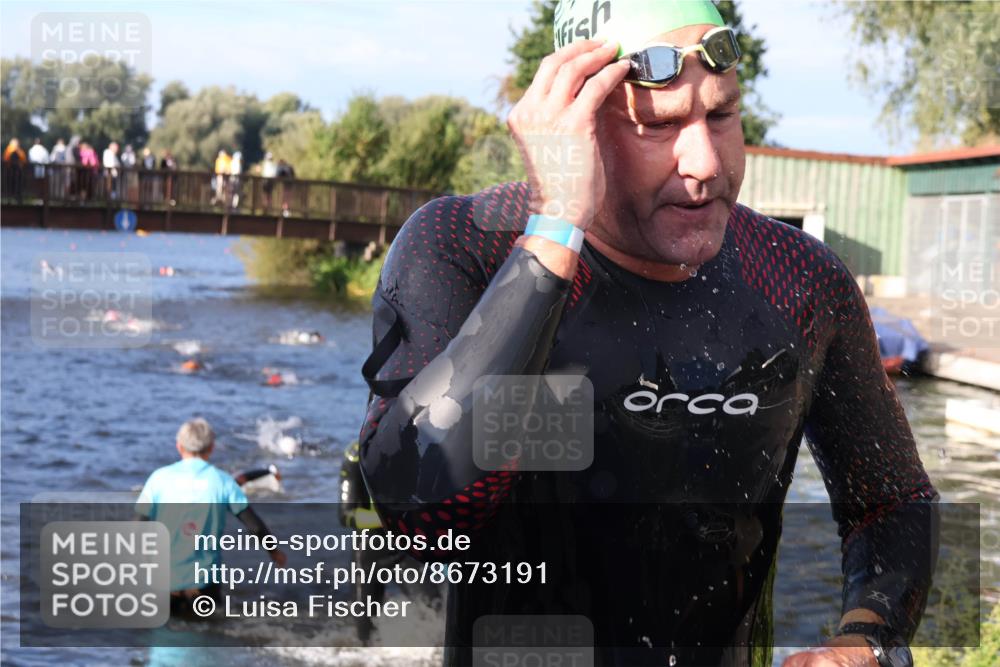 31.08.2025 - Elbe Triathlon Hamburg Luisa Fischer http://msf.ph/oto/8673191 31.08.2025 08:42:11 Schwimmen 300, 343, 364 meine-sportfotos.de
