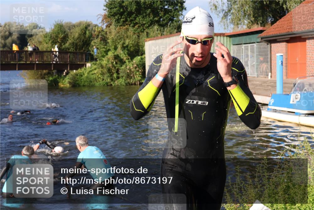 31.08.2025 - Elbe Triathlon Hamburg Luisa Fischer http://msf.ph/oto/8673197 31.08.2025 08:42:15 Schwimmen 300, 352, 364 meine-sportfotos.de