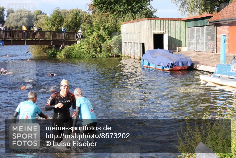 31.08.2025 - Elbe Triathlon Hamburg Luisa Fischer http://msf.ph/oto/8673202 31.08.2025 08:42:18 Schwimmen 300, 352 meine-sportfotos.de