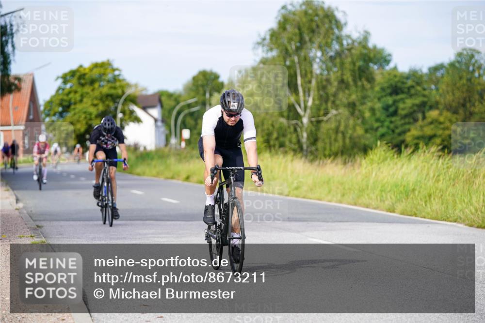 31.08.2025 - Elbe Triathlon Hamburg Michael Burmester http://msf.ph/oto/8673211 31.08.2025 10:10:43 Radfahren 497, 653, 893, 929 meine-sportfotos.de