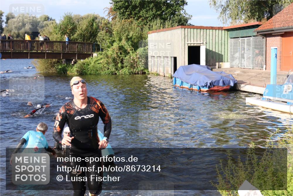 31.08.2025 - Elbe Triathlon Hamburg Luisa Fischer http://msf.ph/oto/8673214 31.08.2025 08:42:19 Schwimmen 300, 352 meine-sportfotos.de