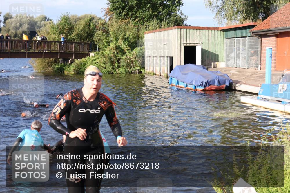 31.08.2025 - Elbe Triathlon Hamburg Luisa Fischer http://msf.ph/oto/8673218 31.08.2025 08:42:19 Schwimmen 300, 352 meine-sportfotos.de