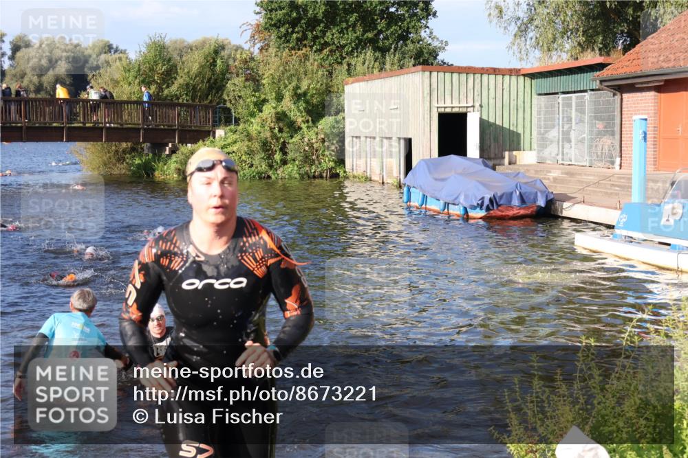 31.08.2025 - Elbe Triathlon Hamburg Luisa Fischer http://msf.ph/oto/8673221 31.08.2025 08:42:20 Schwimmen 300, 352 meine-sportfotos.de