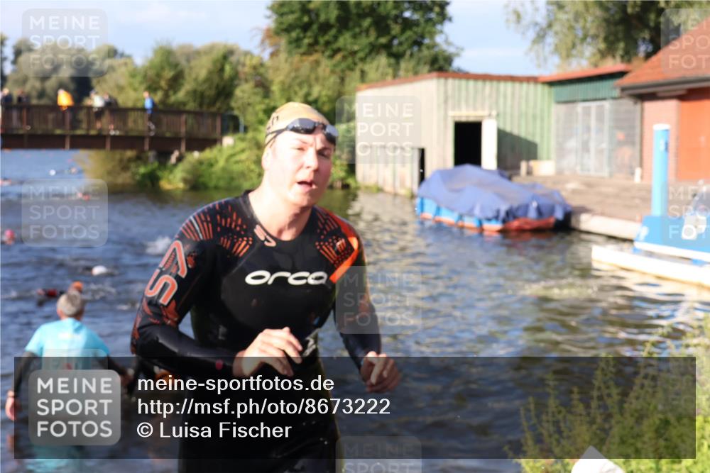 31.08.2025 - Elbe Triathlon Hamburg Luisa Fischer http://msf.ph/oto/8673222 31.08.2025 08:42:20 Schwimmen 300, 352 meine-sportfotos.de