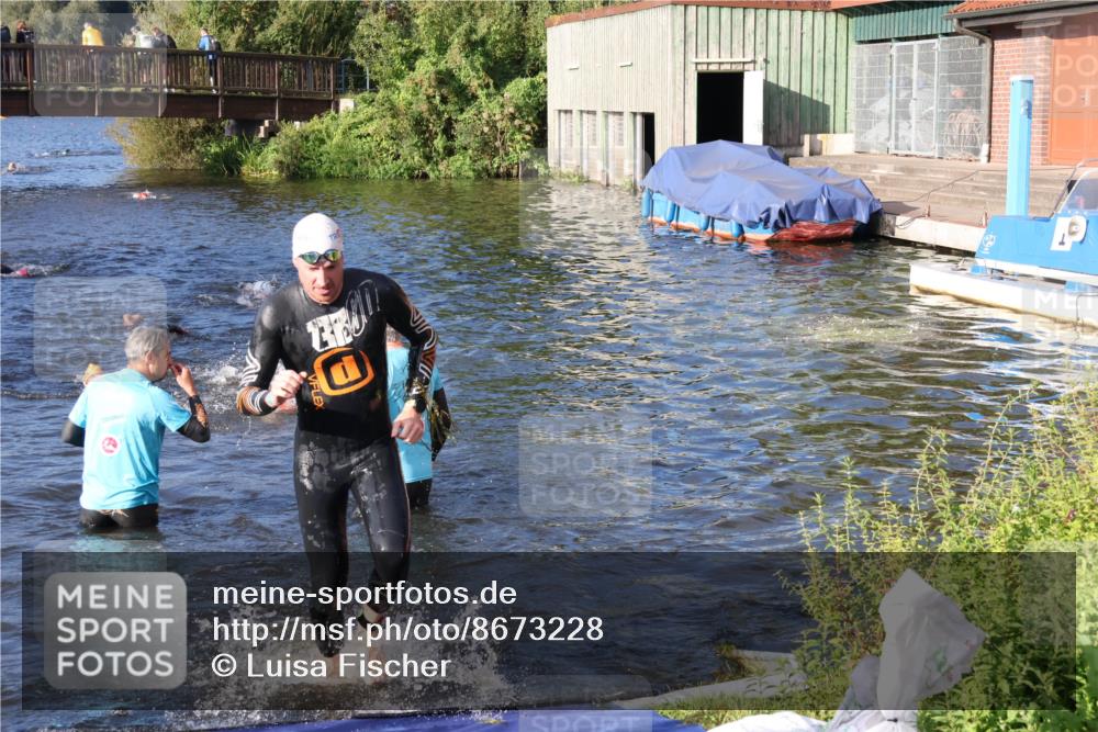 31.08.2025 - Elbe Triathlon Hamburg Luisa Fischer http://msf.ph/oto/8673228 31.08.2025 08:42:23 Schwimmen 276, 300, 352 meine-sportfotos.de