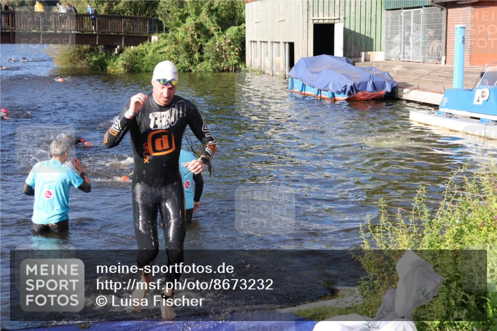 31.08.2025 - Elbe Triathlon Hamburg Luisa Fischer http://msf.ph/oto/8673232 31.08.2025 08:42:24 Schwimmen 252, 276, 352 meine-sportfotos.de