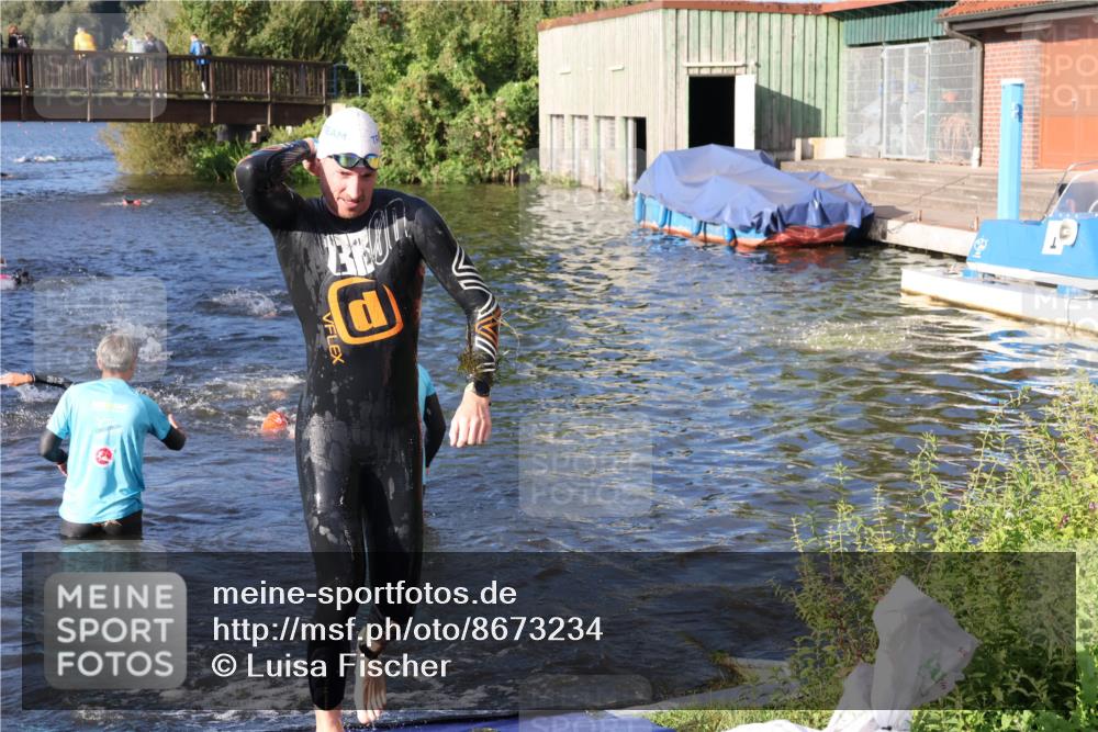 31.08.2025 - Elbe Triathlon Hamburg Luisa Fischer http://msf.ph/oto/8673234 31.08.2025 08:42:24 Schwimmen 252, 276, 352 meine-sportfotos.de