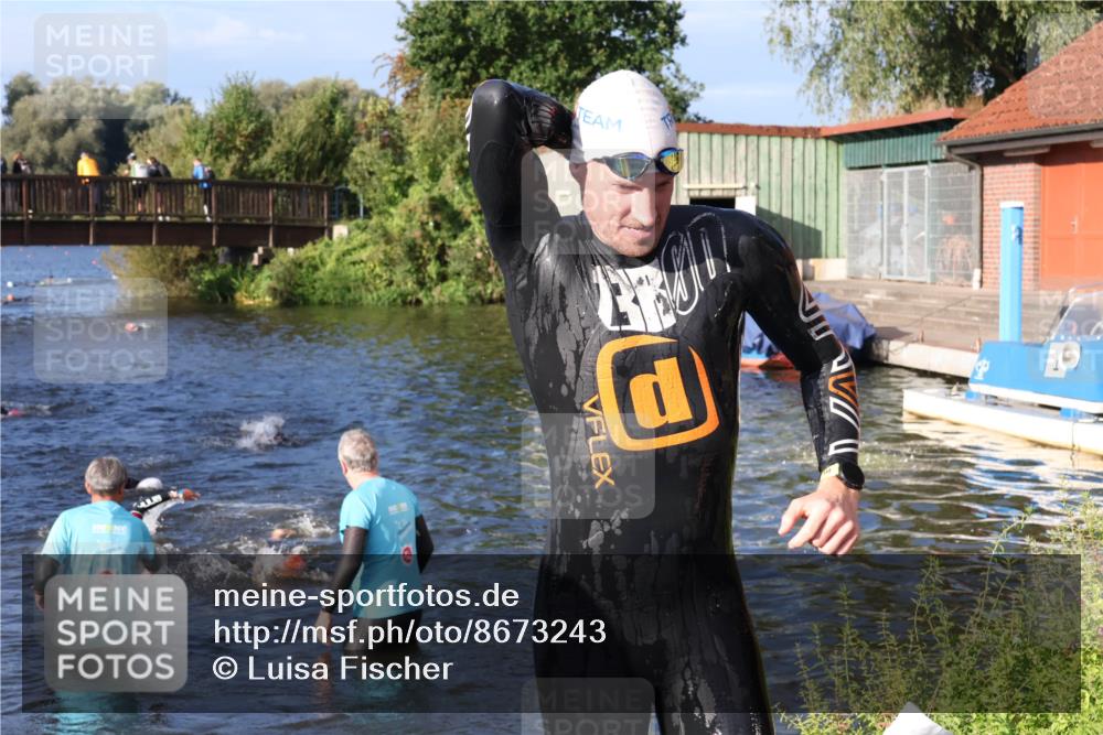 31.08.2025 - Elbe Triathlon Hamburg Luisa Fischer http://msf.ph/oto/8673243 31.08.2025 08:42:25 Schwimmen 252, 276, 352 meine-sportfotos.de