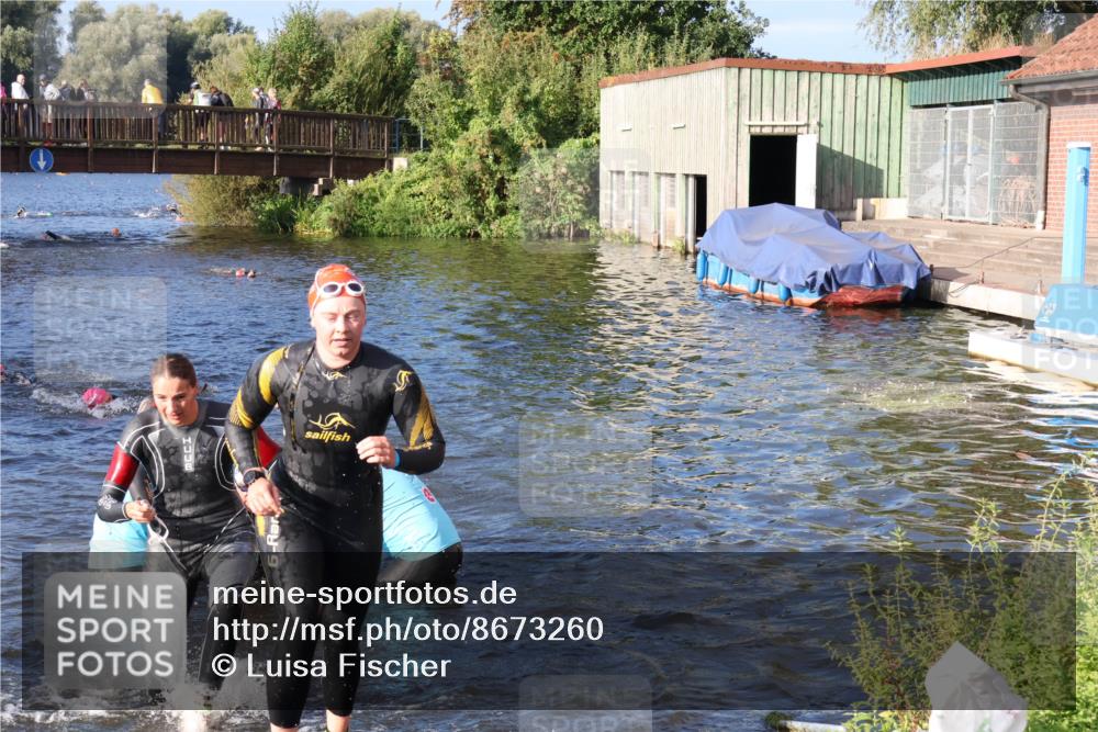 31.08.2025 - Elbe Triathlon Hamburg Luisa Fischer http://msf.ph/oto/8673260 31.08.2025 08:42:33 Schwimmen 252, 272, 276, 367 meine-sportfotos.de