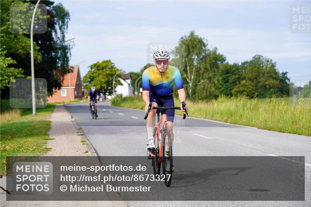 31.08.2025 - Elbe Triathlon Hamburg Michael Burmester http://msf.ph/oto/8673327 31.08.2025 10:11:06 Radfahren 418, 576 meine-sportfotos.de