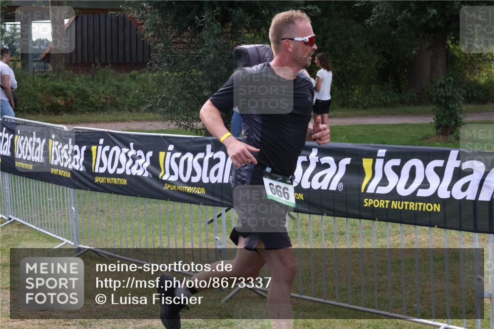 31.08.2025 - Elbe Triathlon Hamburg Luisa Fischer http://msf.ph/oto/8673337 31.08.2025 11:02:32 Laufen 666 meine-sportfotos.de