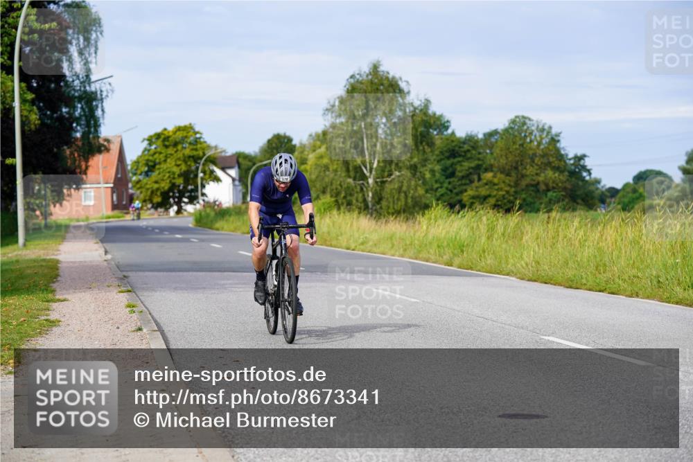 31.08.2025 - Elbe Triathlon Hamburg Michael Burmester http://msf.ph/oto/8673341 31.08.2025 10:11:09 Radfahren 418, 576 meine-sportfotos.de