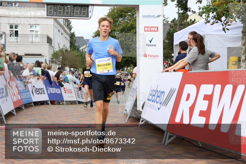 31.08.2025 - 21. Blankeneser Heldenlauf Strokosch-Dieckow http://msf.ph/oto/8673342 31.08.2025 10:31:01 Ziel 2594, 2376, 2209, 2136, 2600, 2206, 2018 meine-sportfotos.de
