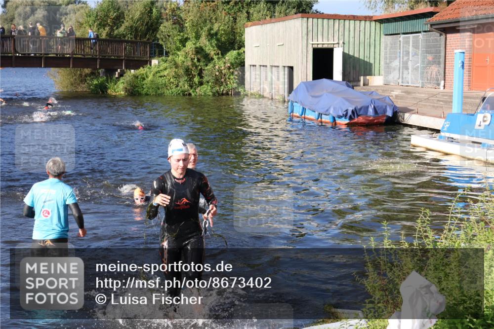 31.08.2025 - Elbe Triathlon Hamburg Luisa Fischer http://msf.ph/oto/8673402 31.08.2025 08:43:20 Schwimmen 248, 275, 381 meine-sportfotos.de
