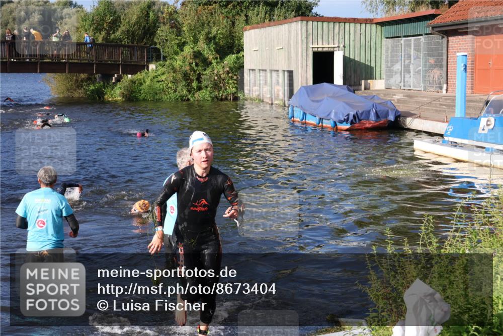 31.08.2025 - Elbe Triathlon Hamburg Luisa Fischer http://msf.ph/oto/8673404 31.08.2025 08:43:20 Schwimmen 248, 275, 381 meine-sportfotos.de