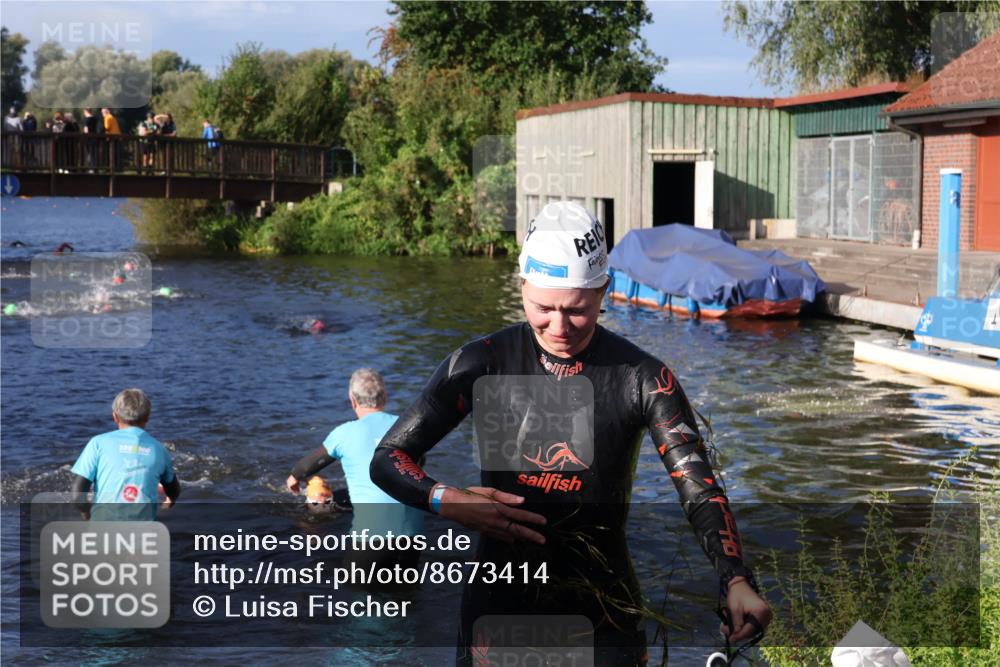 31.08.2025 - Elbe Triathlon Hamburg Luisa Fischer http://msf.ph/oto/8673414 31.08.2025 08:43:21 Schwimmen 248, 275, 381 meine-sportfotos.de