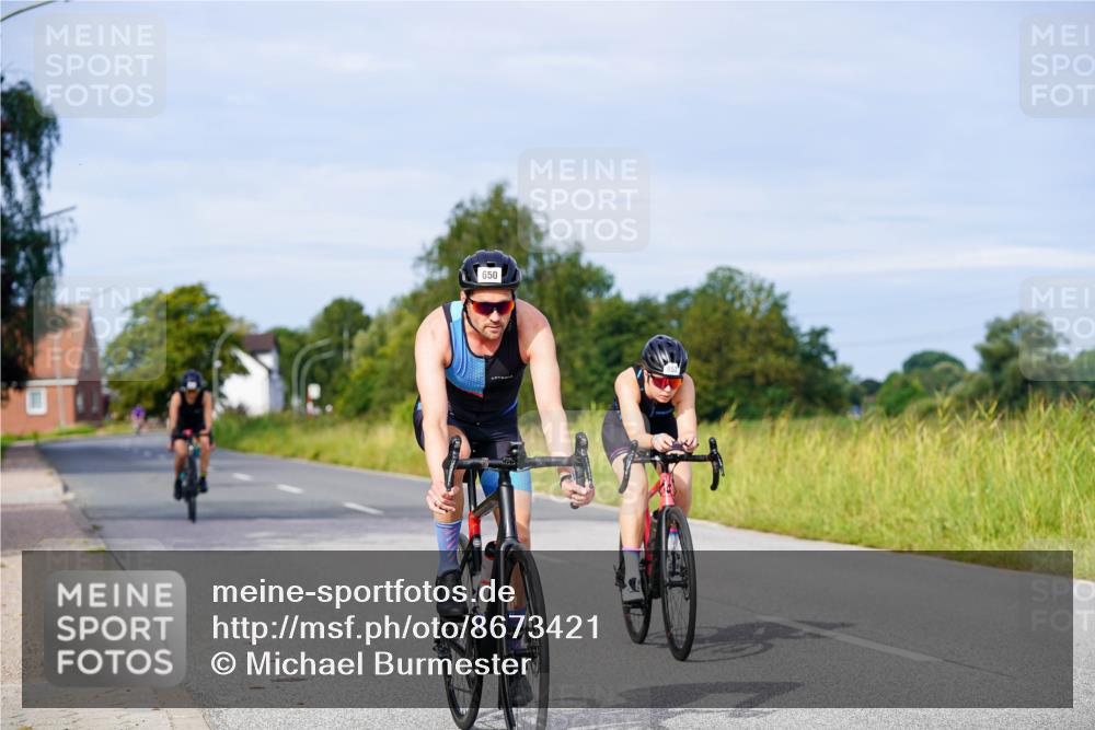 31.08.2025 - Elbe Triathlon Hamburg Michael Burmester http://msf.ph/oto/8673421 31.08.2025 10:11:31 Radfahren 483, 650, 830, 840, 853, 870, 894 meine-sportfotos.de