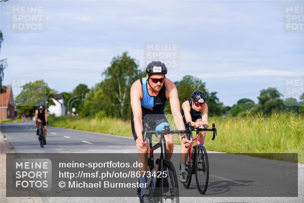 31.08.2025 - Elbe Triathlon Hamburg Michael Burmester http://msf.ph/oto/8673425 31.08.2025 10:11:31 Radfahren 483, 650, 830, 840, 853, 870, 894 meine-sportfotos.de
