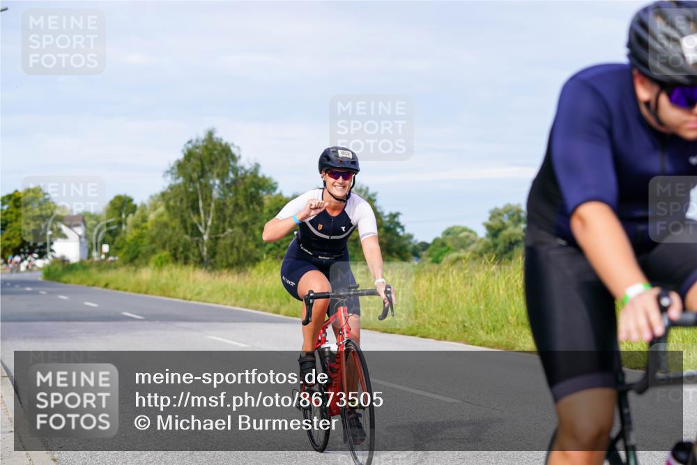 31.08.2025 - Elbe Triathlon Hamburg Michael Burmester http://msf.ph/oto/8673505 31.08.2025 10:12:08 Radfahren 402, 593, 701, 852, 882 meine-sportfotos.de