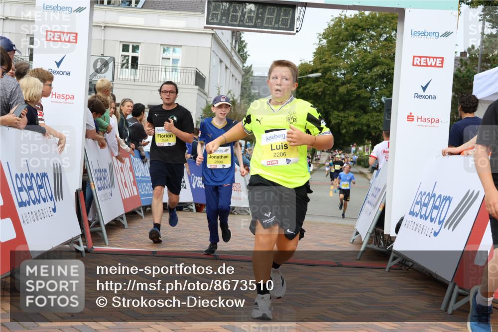 31.08.2025 - 21. Blankeneser Heldenlauf Strokosch-Dieckow http://msf.ph/oto/8673510 31.08.2025 10:30:55 Ziel 2594, 2376, 2136, 2168, 2600, 2206, 2309, 2310 meine-sportfotos.de