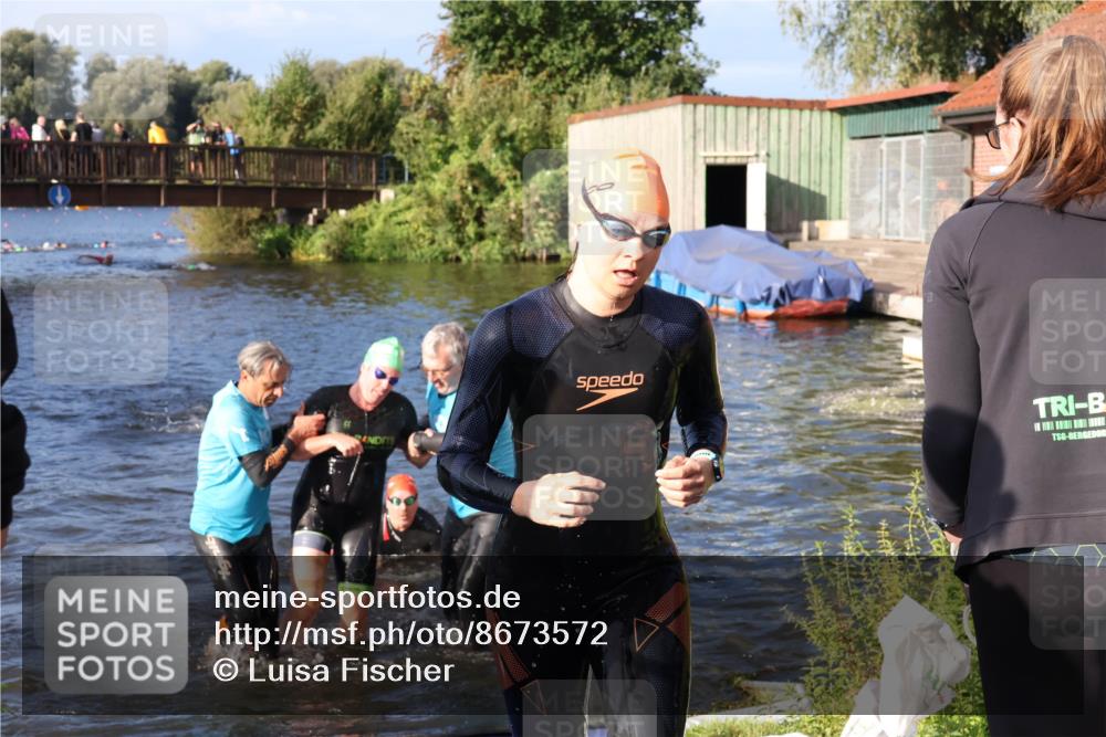 31.08.2025 - Elbe Triathlon Hamburg Luisa Fischer http://msf.ph/oto/8673572 31.08.2025 08:44:14 Schwimmen 256, 321, 373 meine-sportfotos.de