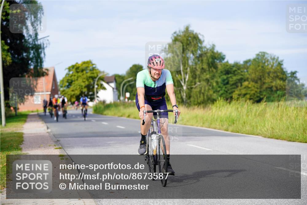 31.08.2025 - Elbe Triathlon Hamburg Michael Burmester http://msf.ph/oto/8673587 31.08.2025 10:12:29 Radfahren 473, 499, 587, 648, 665, 708, 748 meine-sportfotos.de