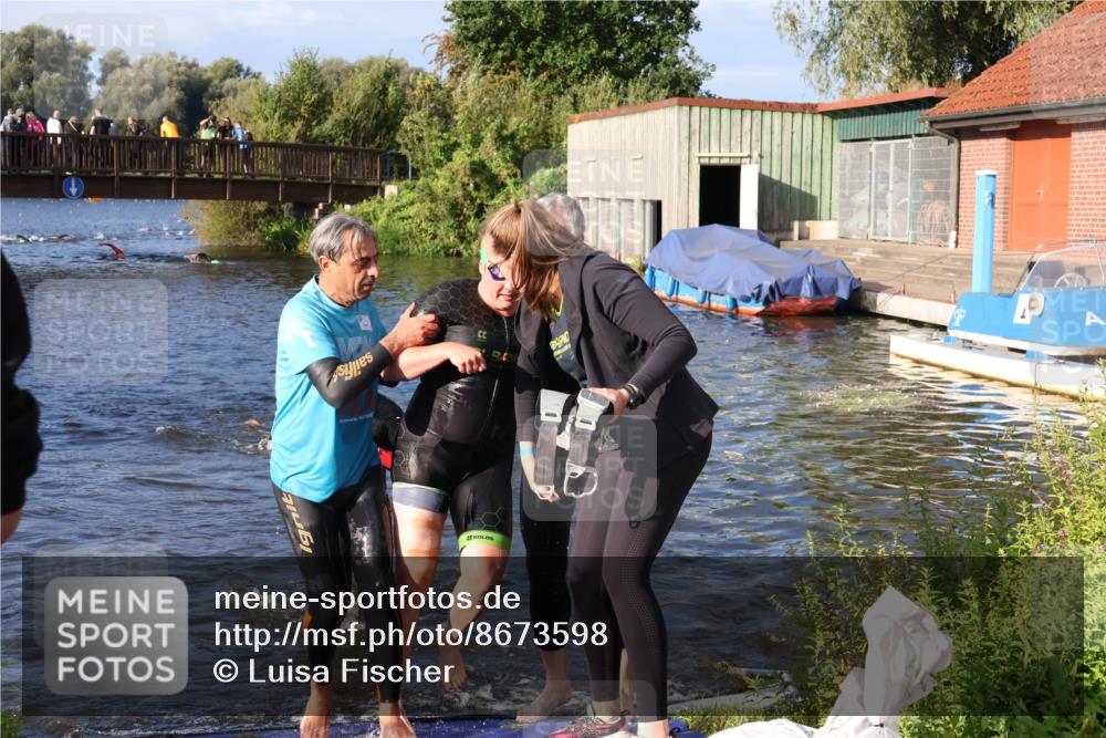 31.08.2025 - Elbe Triathlon Hamburg Luisa Fischer http://msf.ph/oto/8673598 31.08.2025 08:44:17 Schwimmen 321 meine-sportfotos.de