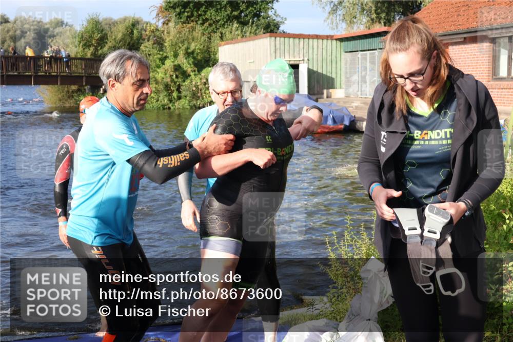 31.08.2025 - Elbe Triathlon Hamburg Luisa Fischer http://msf.ph/oto/8673600 31.08.2025 08:44:19 Schwimmen 321, 335 meine-sportfotos.de