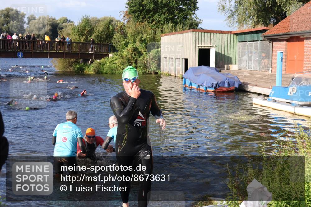 31.08.2025 - Elbe Triathlon Hamburg Luisa Fischer http://msf.ph/oto/8673631 31.08.2025 08:45:12 Schwimmen 311, 331 meine-sportfotos.de